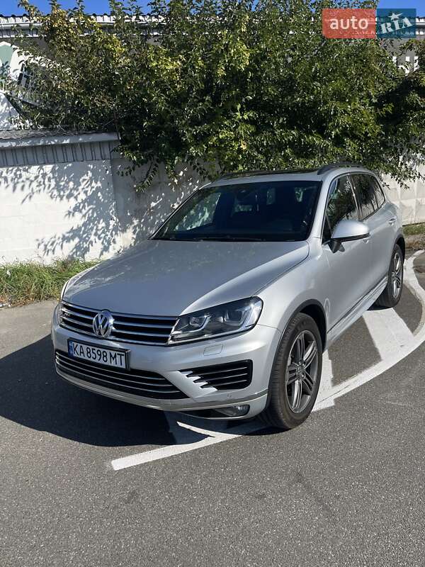 Внедорожник / Кроссовер Volkswagen Touareg 2015 в 