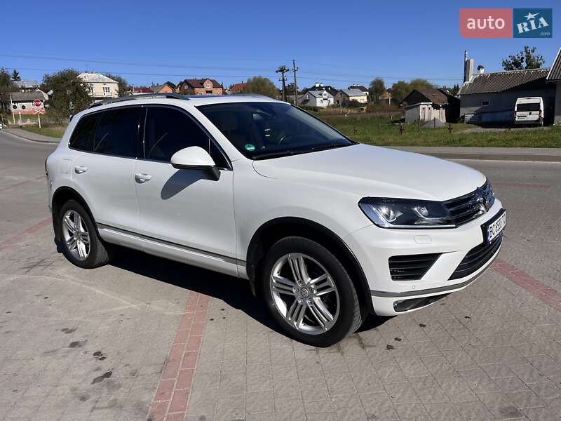Внедорожник / Кроссовер Volkswagen Touareg 2016 в Львове