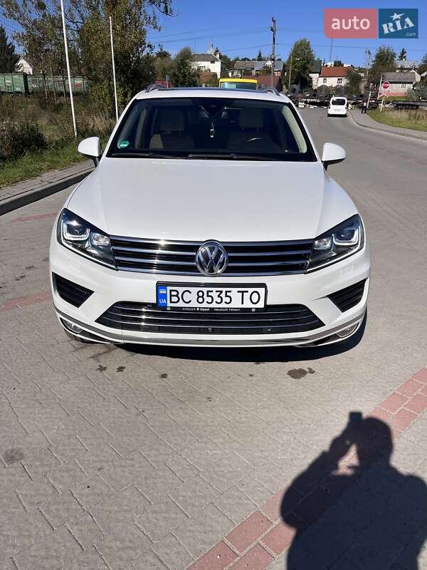 Внедорожник / Кроссовер Volkswagen Touareg 2016 в Львове