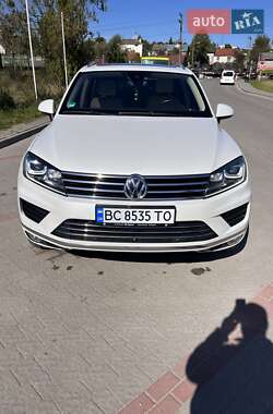 Внедорожник / Кроссовер Volkswagen Touareg 2016 в 
