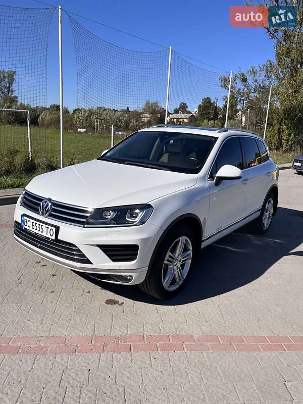 Внедорожник / Кроссовер Volkswagen Touareg 2016 в Львове