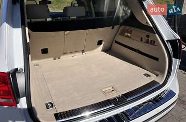 Внедорожник / Кроссовер Volkswagen Touareg 2016 в 