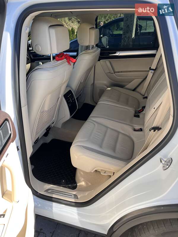 Внедорожник / Кроссовер Volkswagen Touareg 2016 в Львове