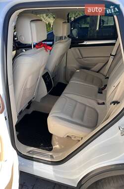 Внедорожник / Кроссовер Volkswagen Touareg 2016 в 