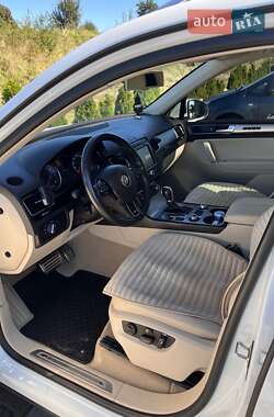 Внедорожник / Кроссовер Volkswagen Touareg 2016 в 