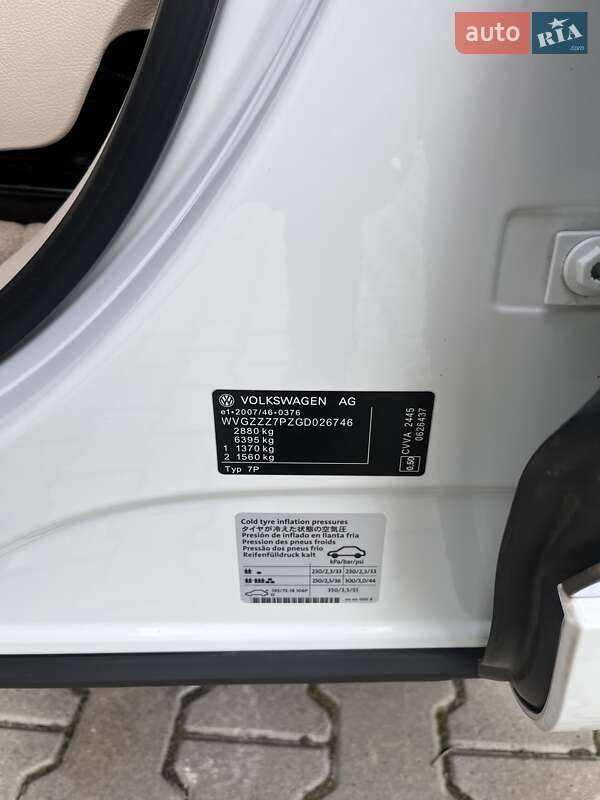 Внедорожник / Кроссовер Volkswagen Touareg 2016 в Львове