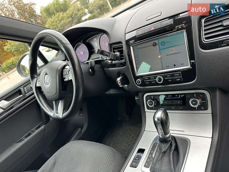Внедорожник / Кроссовер Volkswagen Touareg 2012 в Житомире
