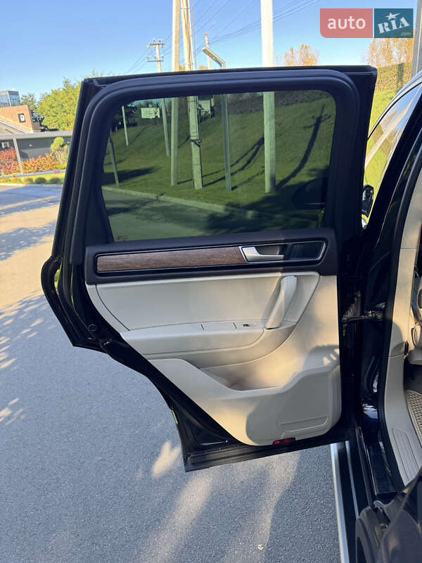 Внедорожник / Кроссовер Volkswagen Touareg 2015 в Киеве фото 14 Внедорожник / Кроссовер Volkswagen Touareg 2015 в Киеве