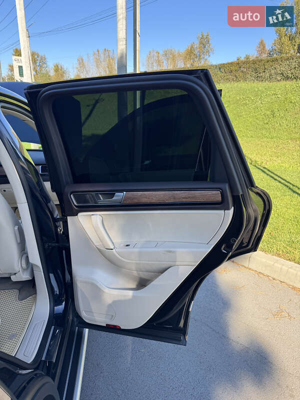 Внедорожник / Кроссовер Volkswagen Touareg 2015 в Киеве фото 18 Внедорожник / Кроссовер Volkswagen Touareg 2015 в Киеве