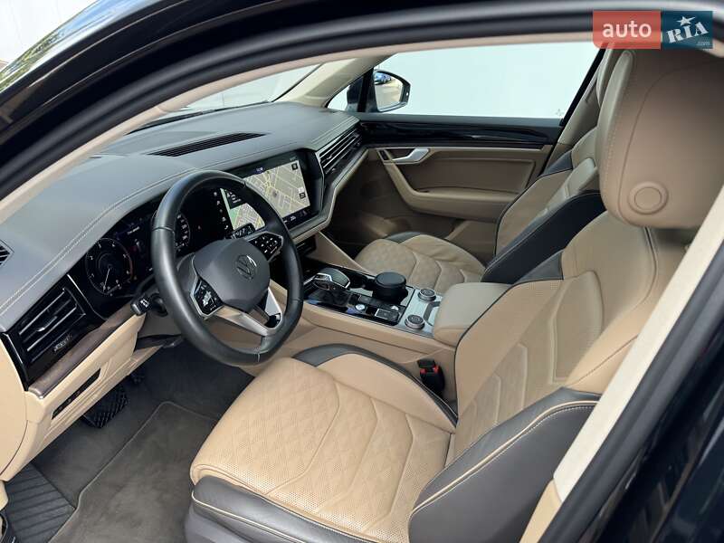 Внедорожник / Кроссовер Volkswagen Touareg 2022 в Киеве