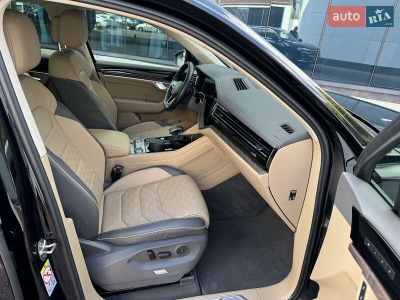 Внедорожник / Кроссовер Volkswagen Touareg 2022 в Киеве