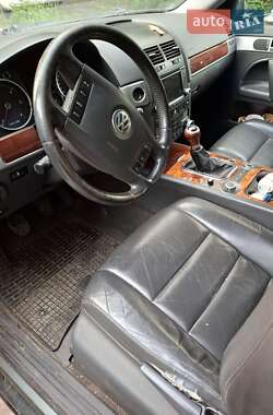 Внедорожник / Кроссовер Volkswagen Touareg 2006 в 