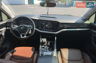 Позашляховик / Кросовер Volkswagen Touareg 2018 в 