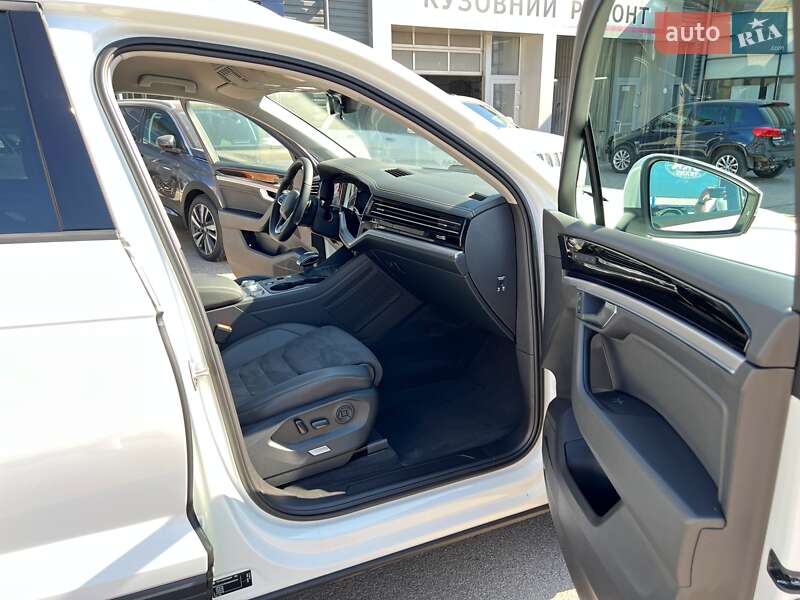 Внедорожник / Кроссовер Volkswagen Touareg 2020 в Чернигове