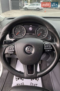 Внедорожник / Кроссовер Volkswagen Touareg 2012 в 
