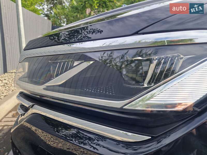 Внедорожник / Кроссовер Volkswagen Touareg 2021 в Днепре