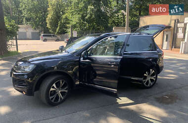 Внедорожник / Кроссовер Volkswagen Touareg 2012 в 