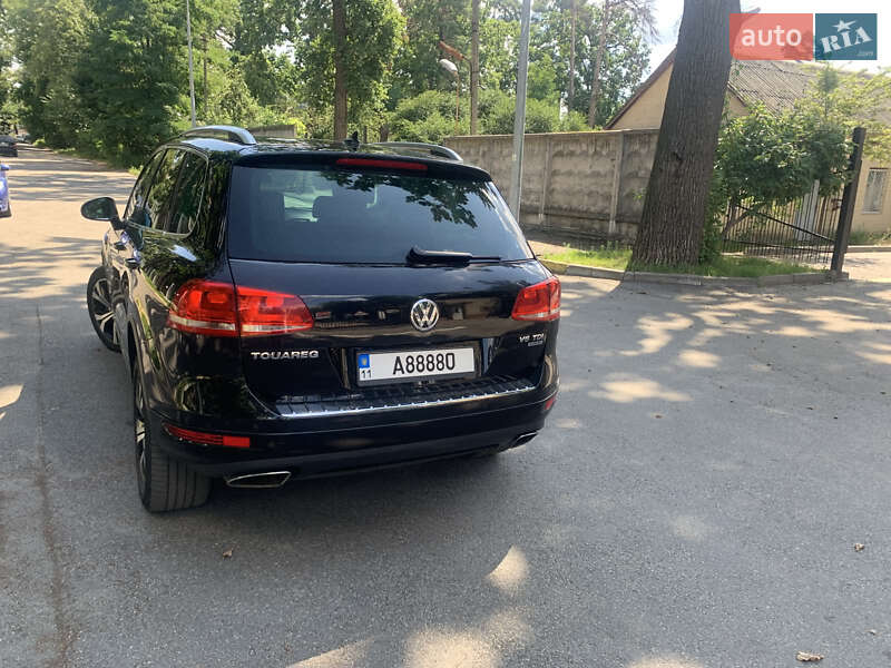Внедорожник / Кроссовер Volkswagen Touareg 2012 в Киеве