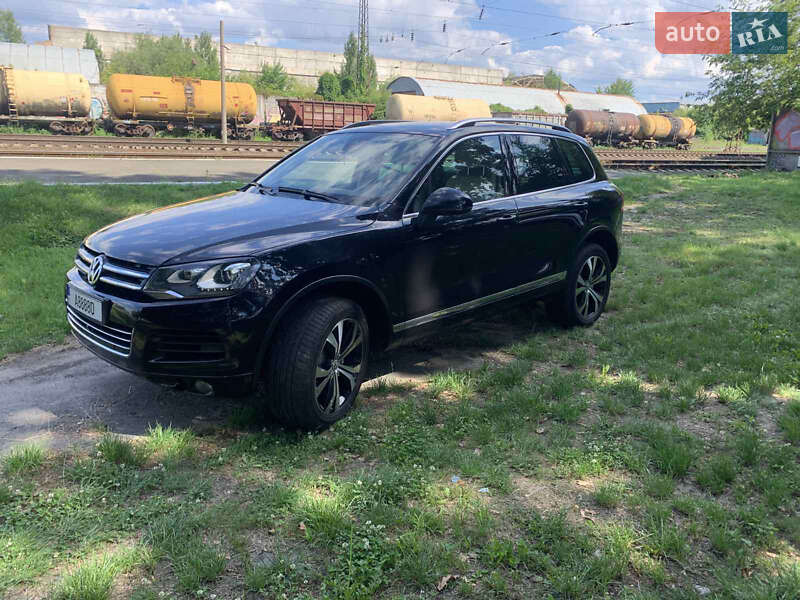 Внедорожник / Кроссовер Volkswagen Touareg 2012 в Киеве