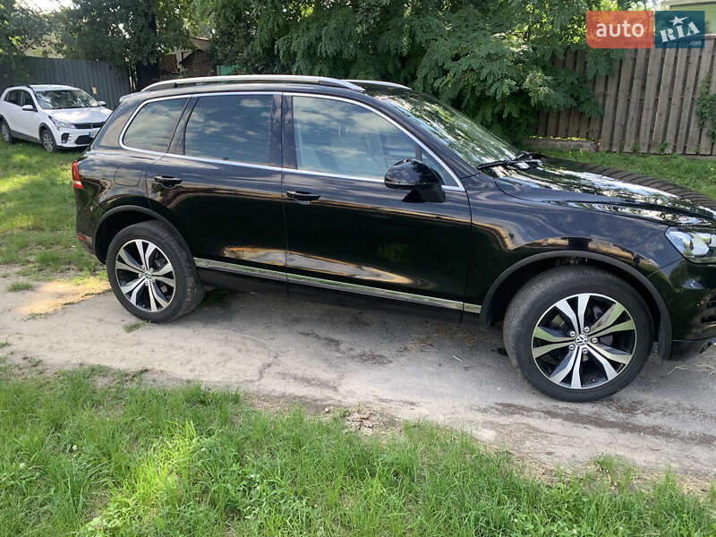 Внедорожник / Кроссовер Volkswagen Touareg 2012 в Киеве