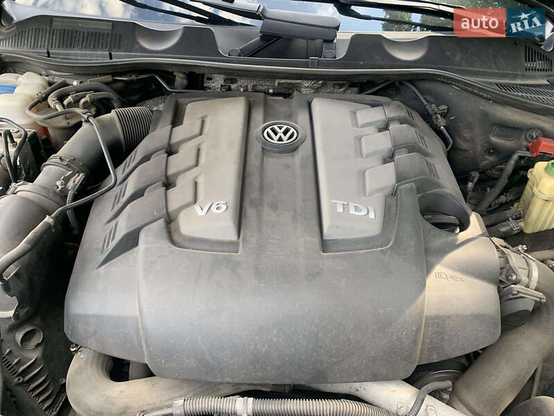 Внедорожник / Кроссовер Volkswagen Touareg 2012 в Киеве