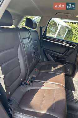 Внедорожник / Кроссовер Volkswagen Touareg 2011 в 
