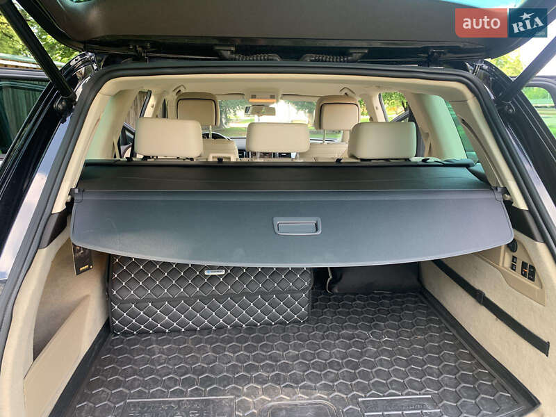 Внедорожник / Кроссовер Volkswagen Touareg 2012 в Киеве