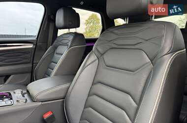 Позашляховик / Кросовер Volkswagen Touareg 2023 в  фото 102 Позашляховик / Кросовер Volkswagen Touareg 2023 в