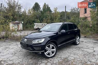 Позашляховик / Кросовер Volkswagen Touareg 2015 в Житомирі