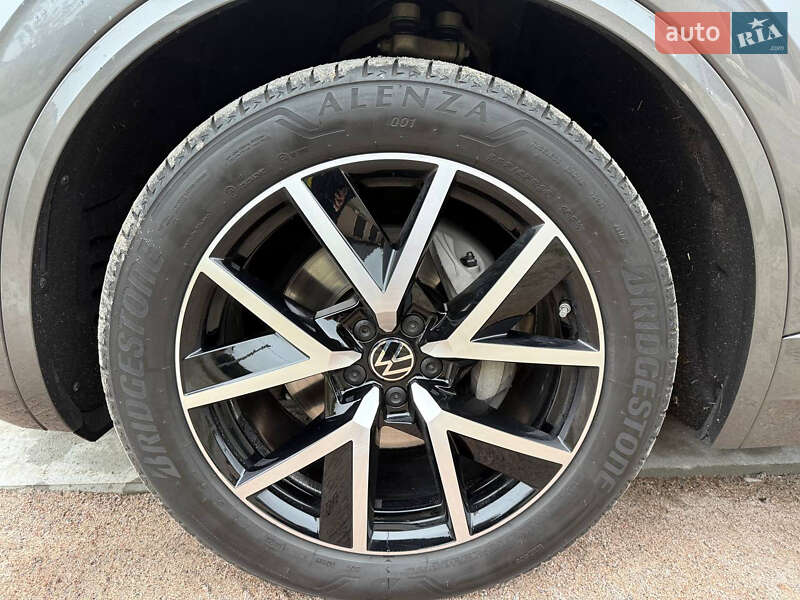 Внедорожник / Кроссовер Volkswagen Touareg 2023 в Киеве