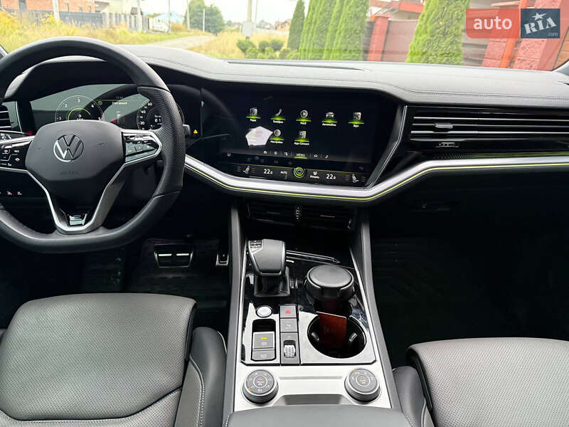 Внедорожник / Кроссовер Volkswagen Touareg 2023 в Киеве