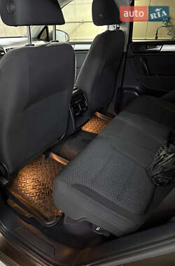 Внедорожник / Кроссовер Volkswagen Touareg 2012 в 