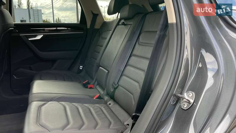 Позашляховик / Кросовер Volkswagen Touareg 2020 в Миколаєві