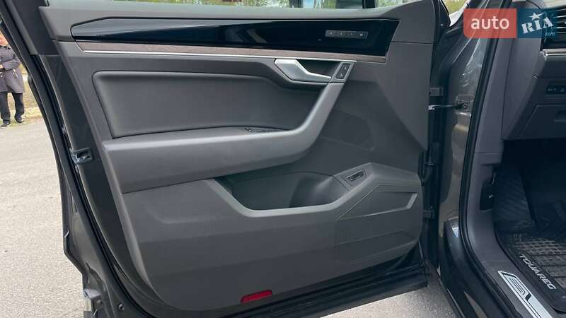 Позашляховик / Кросовер Volkswagen Touareg 2020 в Миколаєві