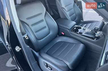 Внедорожник / Кроссовер Volkswagen Touareg 2011 в 