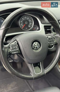 Внедорожник / Кроссовер Volkswagen Touareg 2015 в 