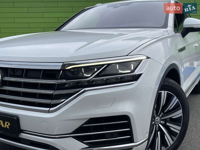 Позашляховик / Кросовер Volkswagen Touareg 2018 в Києві