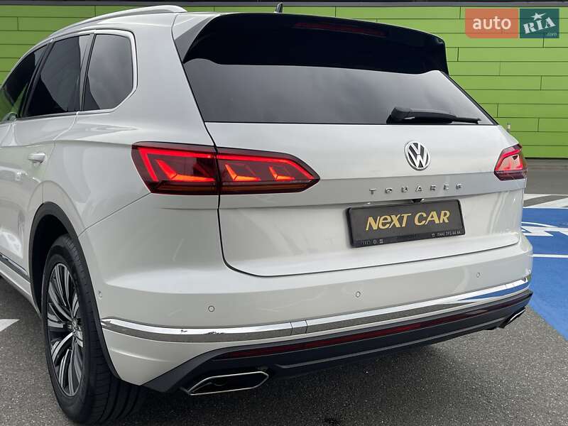 Позашляховик / Кросовер Volkswagen Touareg 2018 в Києві