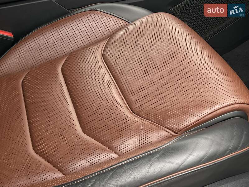 Позашляховик / Кросовер Volkswagen Touareg 2018 в Києві