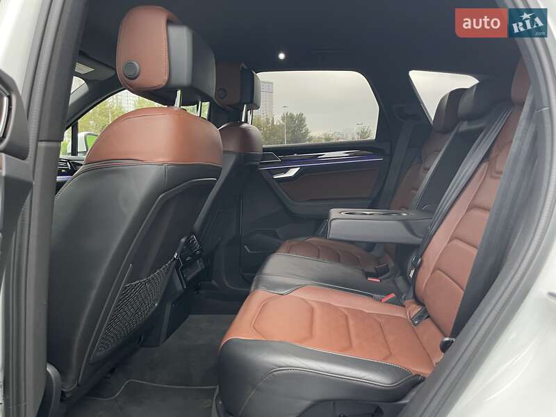 Позашляховик / Кросовер Volkswagen Touareg 2018 в Києві