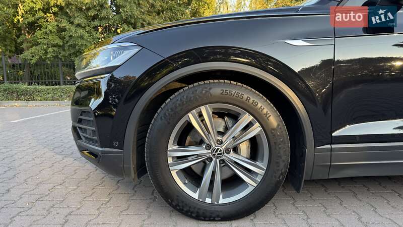 Позашляховик / Кросовер Volkswagen Touareg 2021 в Миргороді