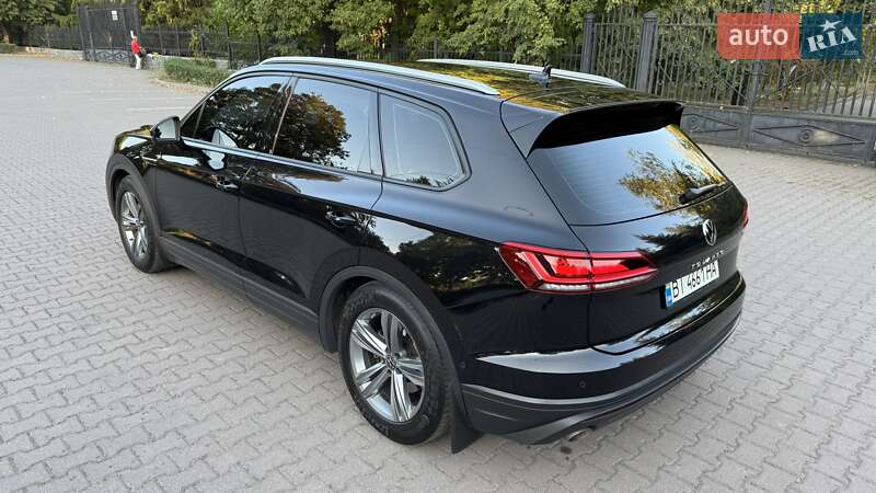 Позашляховик / Кросовер Volkswagen Touareg 2021 в Миргороді