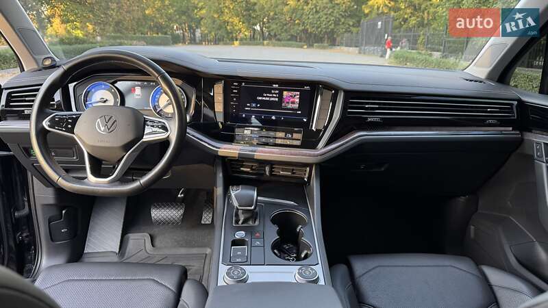 Позашляховик / Кросовер Volkswagen Touareg 2021 в Миргороді