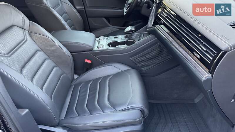 Позашляховик / Кросовер Volkswagen Touareg 2021 в Миргороді