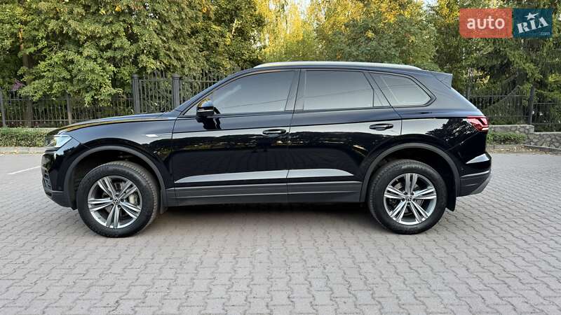 Позашляховик / Кросовер Volkswagen Touareg 2021 в Миргороді