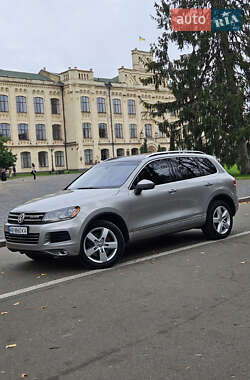 Внедорожник / Кроссовер Volkswagen Touareg 2013 в 