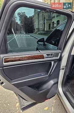 Внедорожник / Кроссовер Volkswagen Touareg 2013 в 