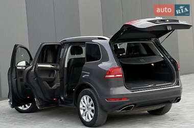 Внедорожник / Кроссовер Volkswagen Touareg 2011 в 