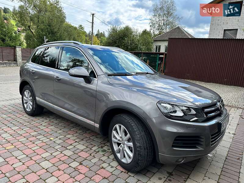 Внедорожник / Кроссовер Volkswagen Touareg 2012 в Славском