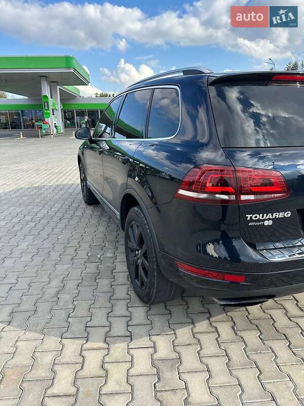 Внедорожник / Кроссовер Volkswagen Touareg 2014 в Днепре